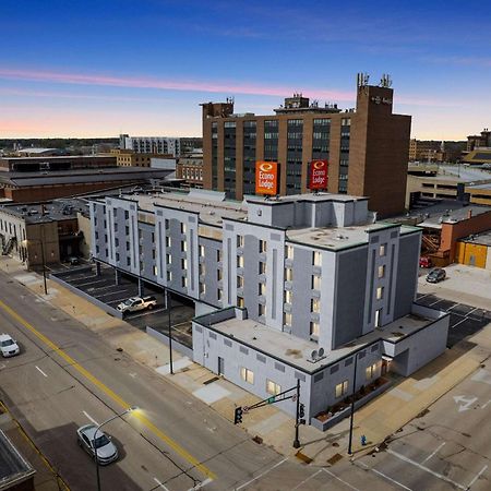 Econo Lodge Inn & Suites Waterloo Exterior photo