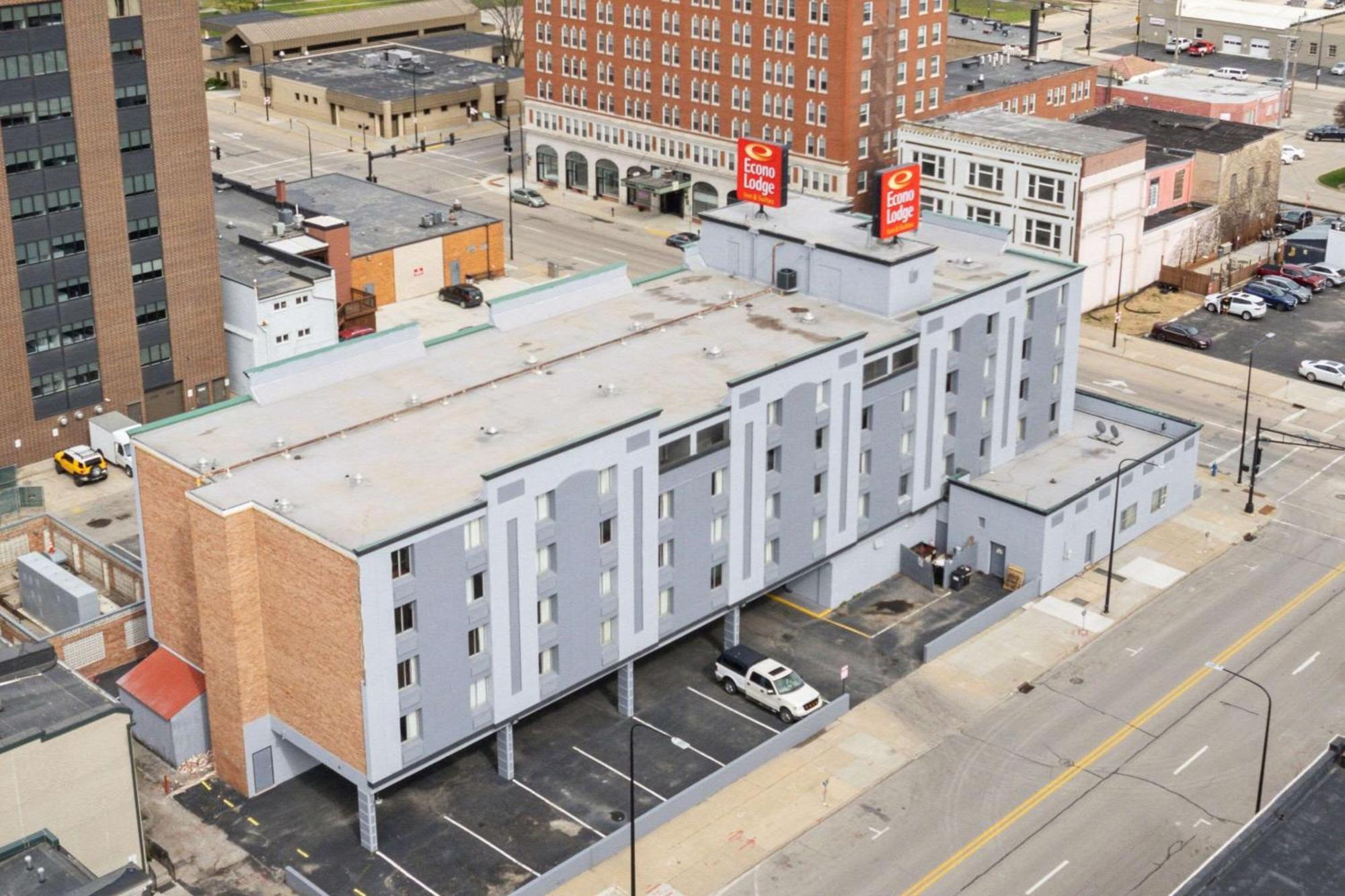 Econo Lodge Inn & Suites Waterloo Exterior photo